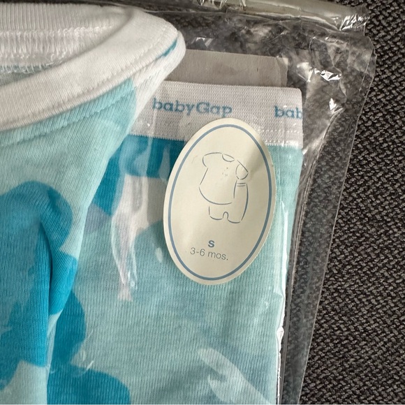Baby Gap 2-Piece Pjs - Picture 3 of 4